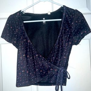 Navy Top w/ Flower Pattern & Scallop Edging